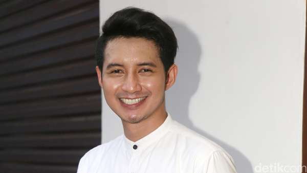 <i>Hi Girls</i>! Ini Syarat Jadi Calon Istri Chand Kelvin <i>Hi Girls</i>! Ini Syarat Jadi Calon Istri Chand Kelvin