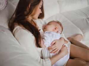 5 Kesalahan yang Umum Dilakukan Ibu Saat Punya Anak Pertama