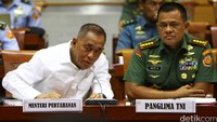 Ryamizard Ryacudu saat menjelaskan mengenai program-progan di Kemenhan. 
