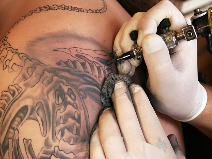 Seniman Tato Bisa Turut Menekan Berkembangnya Kanker Kulit