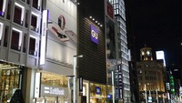Penyeberangan menuju Chuo Dori. Salah satu jalanan di Ginza dengan toko-toko barang branded yang berjejer (Kurnia/detikTravel)
