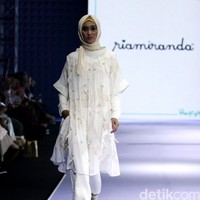 Aadyaksa by Ria Miranda for Wardah heart of Beauty Muslim Fashion Festival 2016 at Plaza Selatan. Istora Senayan. Jakarta. [Foto: Mohammad Abduh/Wolipop]