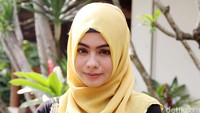Bagaimana menurut Anda penampilan Sahila berhijab? Pool/Ismail/detikFoto.