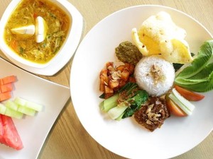 Mari Berbuka dengan Gulai Kambing dan Mahalabia di Bengawan!