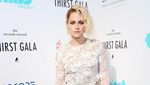 Kristen Stewart Cantik dengan Dress Semi Transparan