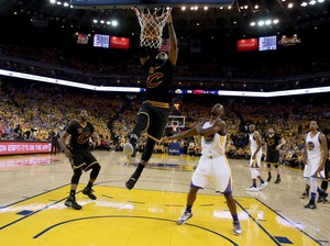 LeBron & Irving Masing-masing 41 Poin, Cavs Perpanjang Napas