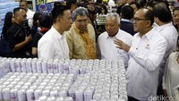 Para pengusaha ini mengatakan kesiapan pasokan barang kebutuhan bahan pokok strategis selama bulan ramadan dan menjelang idul fitri dalam keadaan aman dan berlimpah.