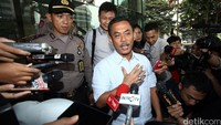 Ia mengaku ditanyakan terkait sadapan teleponnya. 