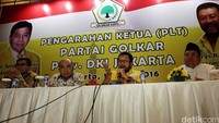 Yorrys Raweyai (dua dari kanan) mengatakan, dukungan ini diberikan berdasarkan hasil kajian dan perbincangan politik yang dilakukan Partai Golkar selama beberapa hari ke belakang.