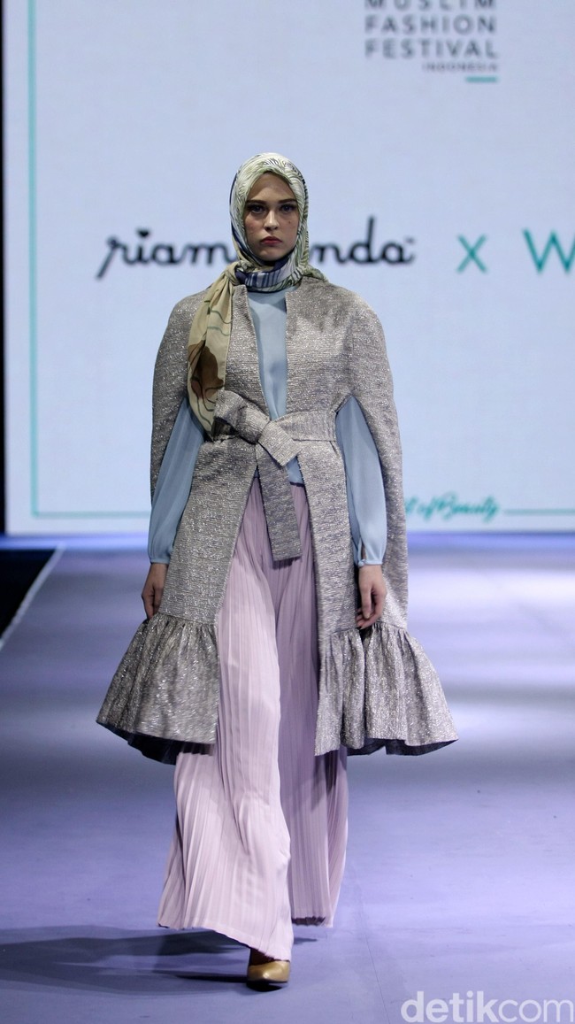Aadyaksa by Ria Miranda for Wardah heart of Beauty Muslim Fashion Festival 2016 at Plaza Selatan. Istora Senayan. Jakarta. [Foto: Mohammad Abduh/Wolipop]