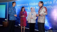 (Kiri ke kanan) Retail Bank Business Head Harsya Prasetyo berbincang dengan Securities Service Business Head Citi Indonesia Imelda Sebayang, Kepala Eksekutif Pengawas Pasar Modal Otoritas Jasa Keuangan Nurhaida, dan Chief Executif Officer Citi Indonesia Batara Sianturi.