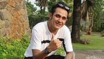 Vicky Nitinegoro dan Uus Boncengan, Mau ke Mana?