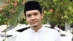 Dimas Seto Berbaju Koko Serba Putih