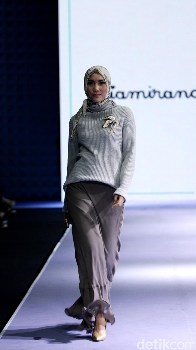 Aadyaksa by Ria Miranda for Wardah heart of Beauty Muslim Fashion Festival 2016 at Plaza Selatan. Istora Senayan. Jakarta. [Foto: Mohammad Abduh/Wolipop]