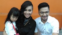 Keduanya masih belum mau menyebut hubungannya saat ini sebagai sesuatu yang terlalu serius.
