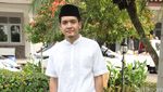 Dimas Seto Berbaju Koko Serba Putih
