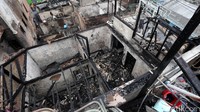 Belasan rumah itu terbakar dinihari tadi.