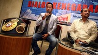 Daud Yordan memberikan keterangan terkait kemenangannya saat melawan petinju asal Argentina, Rafael Cristian Coria di Uruguay, Sabtu (4/6/2016) lalu.