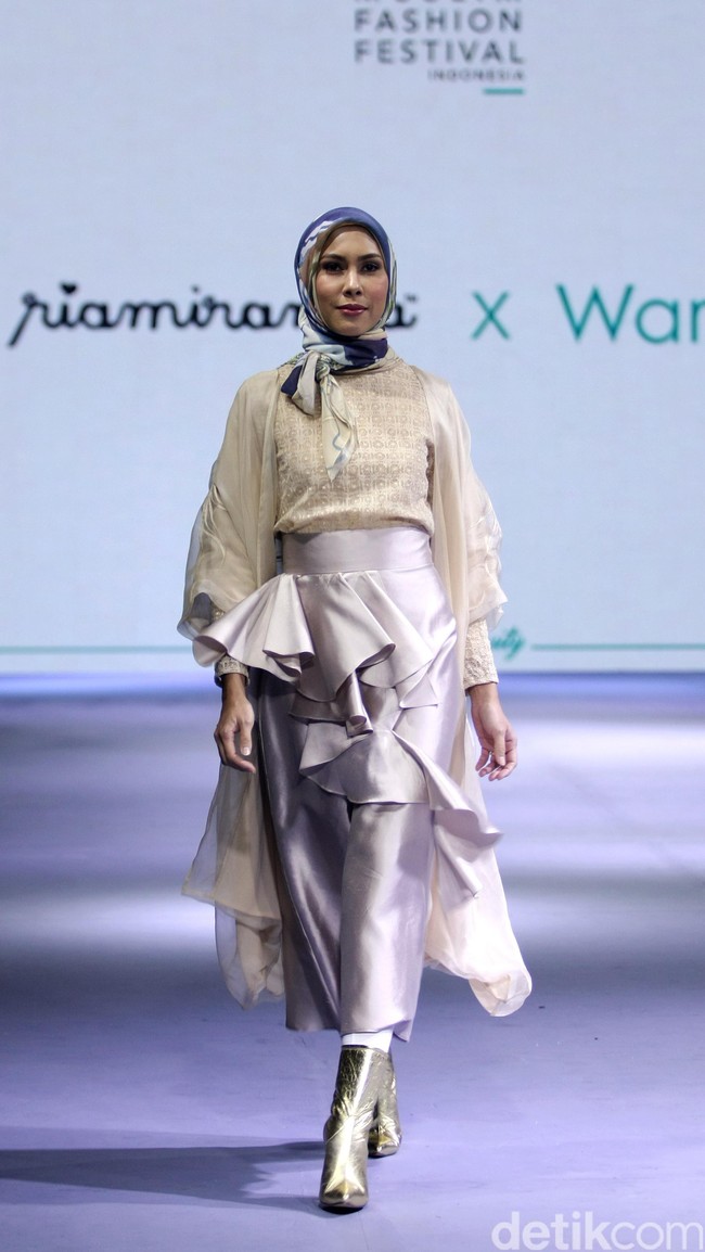 Aadyaksa by Ria Miranda for Wardah heart of Beauty Muslim Fashion Festival 2016 at Plaza Selatan. Istora Senayan. Jakarta. [Foto: Mohammad Abduh/Wolipop]