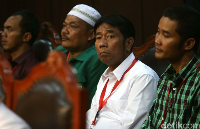 Lulung: Baliho Tangkap Ahok Akan Diturunkan pada 25 November Nanti