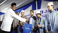 Ratusan anak yatim mendapat santunan dari Jamkrindo.