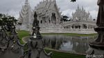 Surga, Neraka dan Toilet Emas di Kuil Putih Thailand