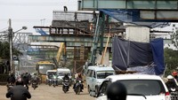 Pengerjaan proyek Becakayu sepanjang 21,04 kilometer di atas Kalimalang ini baru akan selesai tahun 2017.