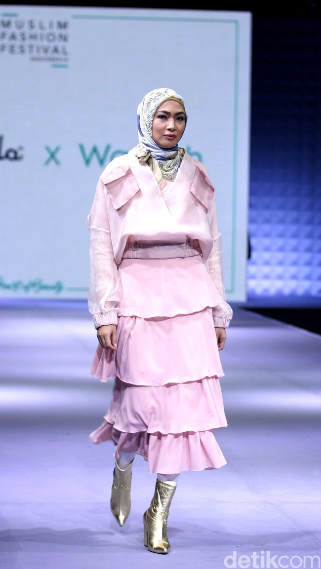 Aadyaksa by Ria Miranda for Wardah heart of Beauty Muslim Fashion Festival 2016 at Plaza Selatan. Istora Senayan. Jakarta. [Foto: Mohammad Abduh/Wolipop]