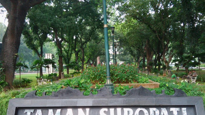 Taman Suropati Dijaga Satpol PP