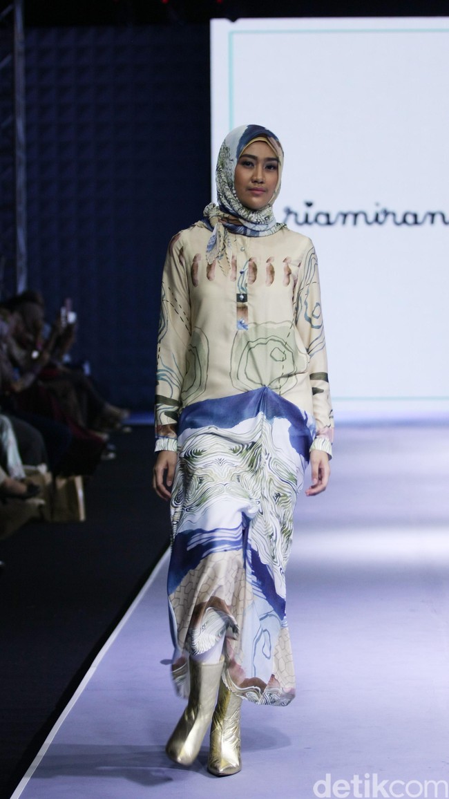 Aadyaksa by Ria Miranda for Wardah heart of Beauty Muslim Fashion Festival 2016 at Plaza Selatan. Istora Senayan. Jakarta. [Foto: Mohammad Abduh/Wolipop]