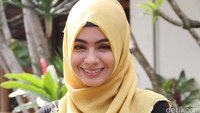Sahila tampak cantik berhijab. Pool/Ismail/detikFoto.