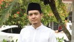 Dimas Seto Berbaju Koko Serba Putih