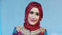 Adel mengatakan dirinya memang memiliki keinginan tersendiri untuk berhijab.