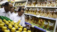 Dalam kesempatan tersebut, Ketua Kadin mengecek kebutuhan daging ayam, daging sapi hingga kebutuhan minyak goreng.