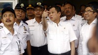 Menteri Perhubungan RI Ignasius Jonan meninjau kesiapan angkutan Lebaran di Terminal Penumpang Tanjung Priok untuk meninjau armada lintas laut.