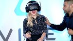 Brooklyn Beckham Kangen, Chloe Moretz Asyik Main VR