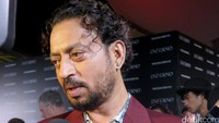 Berbahasa Indonesia, Irrfan Khan mengucapkan Terimakasih usai diwawancarai.