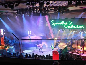 Terpukau Pertunjukan Kabaret di Kapal Pesiar Ovation of The Seas