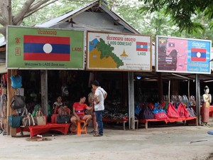 Desa di Laos dan Lagu Sakitnya Tuh Disini