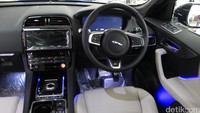 Desain dashboard Jaguar F-Pace model First Edition. Foto: M Luthfi Andika