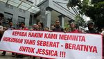 Aksi Demo Minta Jessica Dihukum Berat
