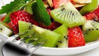 Bicara soal makanan, orang Jepang punya kebiasaan menyajikan buah segar sebagai pencuci mulut. Hal ini membantu mengurangi konsumsi gula seperti pada makanan pencuci mulut pada umumnya, sekaligus mencegah terserang diabetes melitus hingga obesitas. (Foto: Thinkstock)