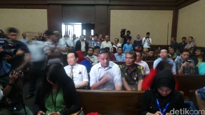 Ayah Kandung Mirna Hadiri Sidang Perdana Jessica di PN Jakpus