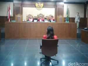 Setelah Susun 3 Paper Bag, Jessica Masukkan Sianida ke Gelas Mirna