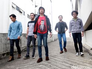 Lirik dan Chord Di Antara Kalian oleh dMasiv