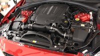 Jaguar F-Pace model standar. Mesinnya menggunakan V6 berkapasitas 3.0 liter supercharged. Mesin ini diklaim bakal mampu menyemburkan 340 daya kuda. Foto: M Luthfi Andika