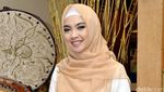 Cantik dengan Hijab yang Simple ala Inggrid Kansil
