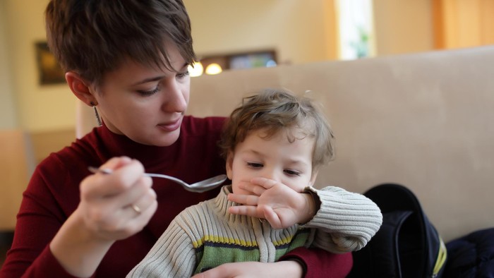 Sering Dilakukan, Tapi 5 Cara Memberi Makan Seperti Ini Tidak Tepat