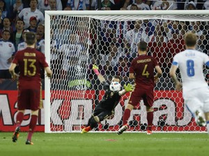 Slovakia Kalahkan Rusia 2-1