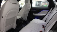 Interior mobil cukup lega dan lapang. All New Jaguar F-Pace menawarkan ruang interior dengan kapasitas lima orang. Foto: M Luthfi Andika